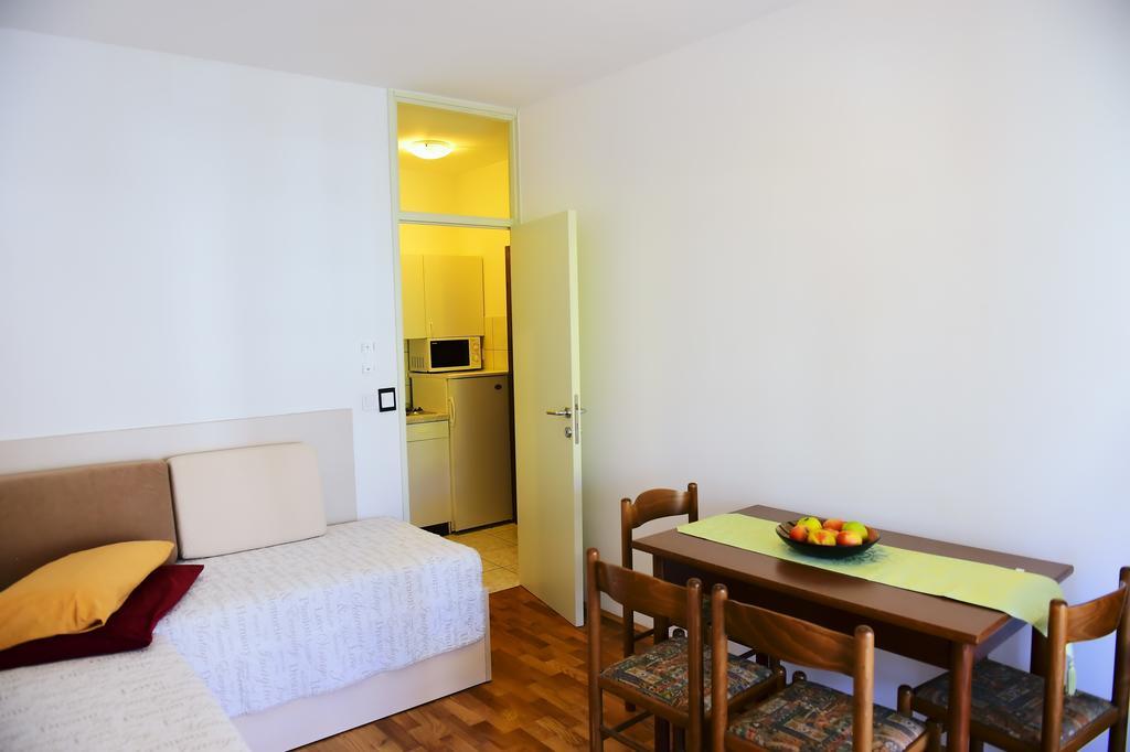 Apartments Zdjelar Poreč Exteriör bild